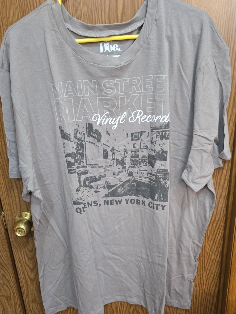 Men’s Taupe Graphic Tee - 'Main Street Market' Size 3X